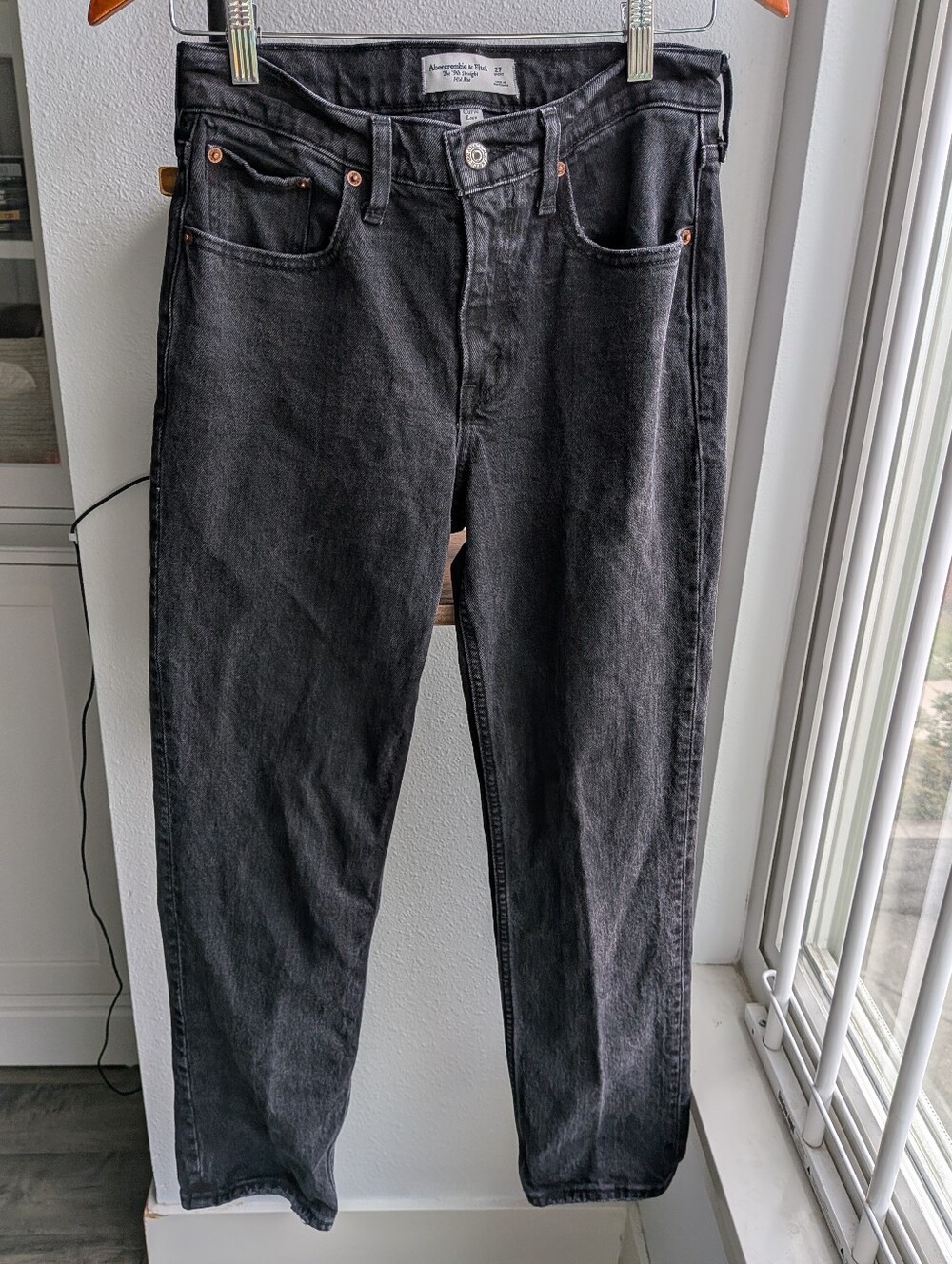 Abercrombie Curve Love 90s Straight Mid Rise Jeans Washed Black 27 Short